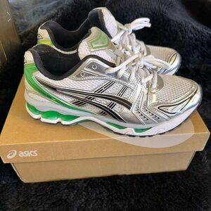 ASICS Metallic Silver and Vibrant Green Sneakers. “Gel-Kayano 14 “,Men’s Sz: 7